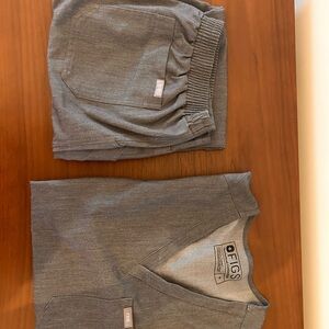 Figs Charcoal Scrub Ensemble